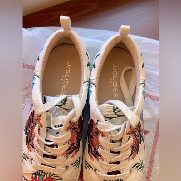 JS Slides White Embroidered Sneakers US6 - Picture 4 of 6
